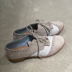 Toms Women's Beige and Gray Lace-Up Flats